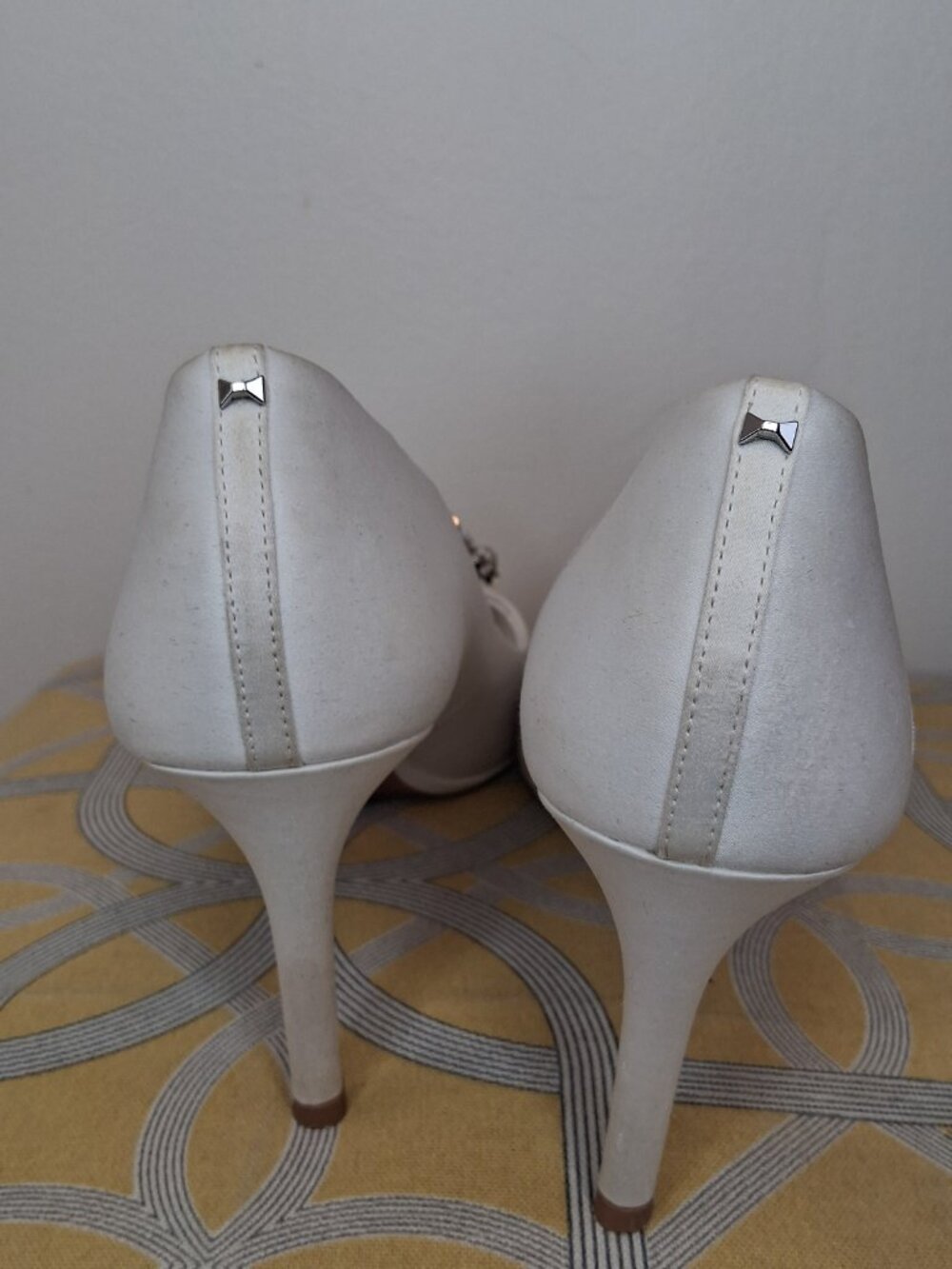Ted Baker - White Formal Brooch Heels Size 9 - Picture 5 of 8